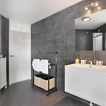 Comfortable Near The Coast דירה